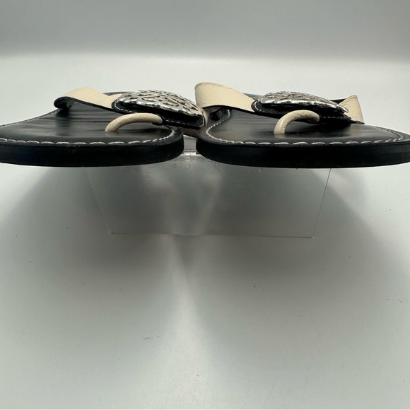 Brighton Black Cream Alice Sandal Thong Leather Womens Sz 9M Silver Medallion - Picture 3 of 9